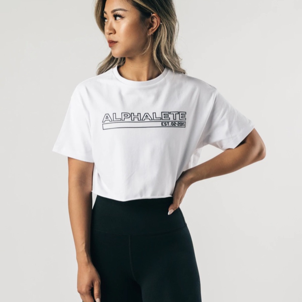 OUTLINED SHORT SLEEVE CROP - WHITE - MEDIUM
